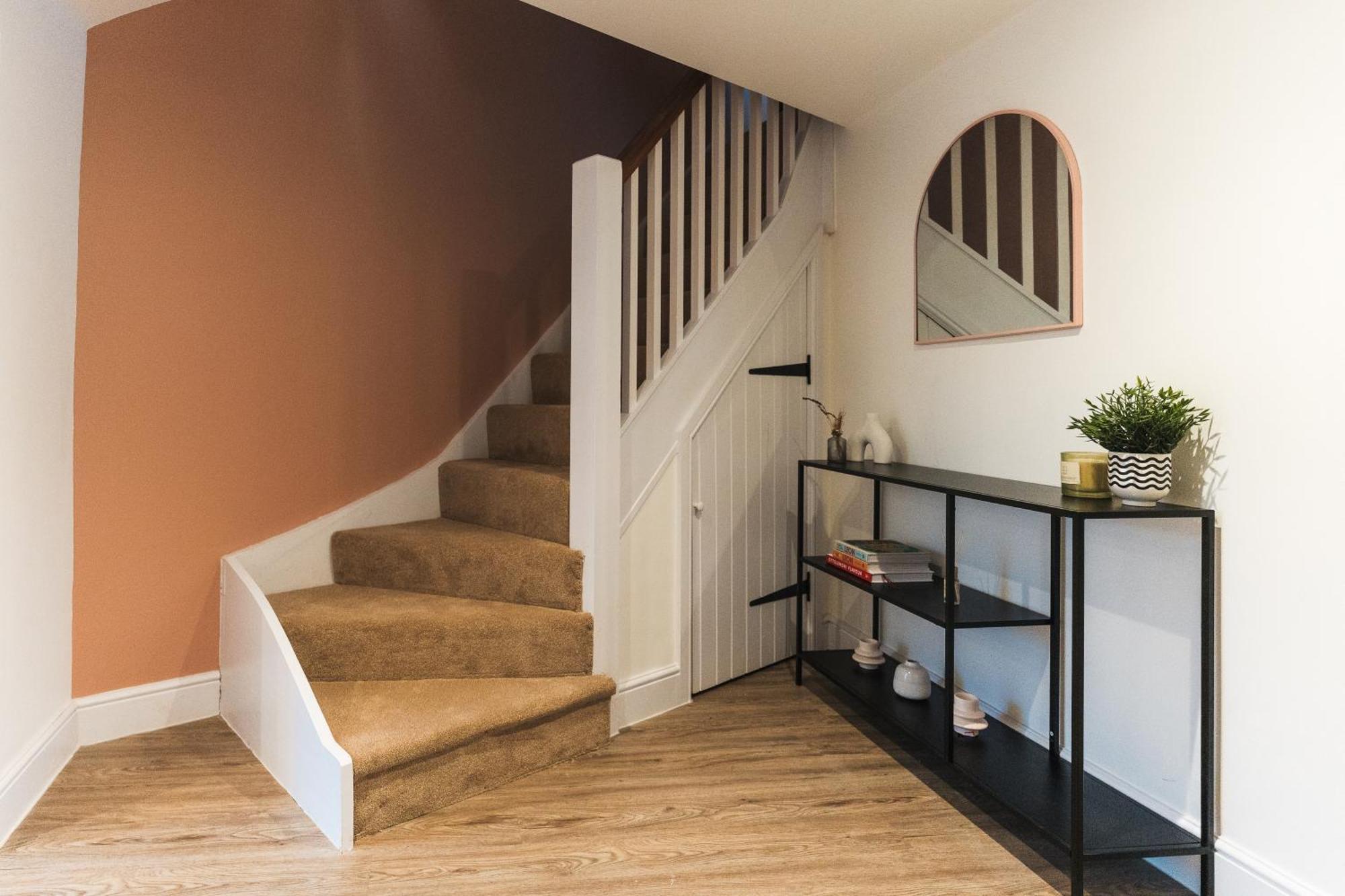 Feature Stone, Stunning Apartment, 2 X King Beds And Single, Sleeps 5 Касл Кэйри Экстерьер фото